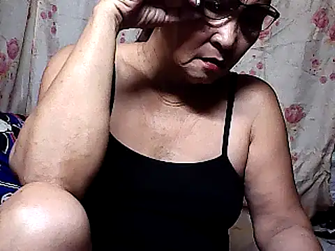 Snapshot of hotwetgran chatting on December 8, 11:51 pm hotwetgran online show from December 8, 11:51 pm