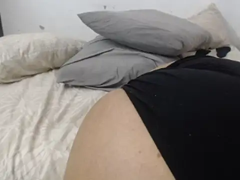 Snapshot of XHotJuicyBootyXX chatting on January 24, 10:43 am XHotJuicyBootyXX online show from January 24, 10:43 am