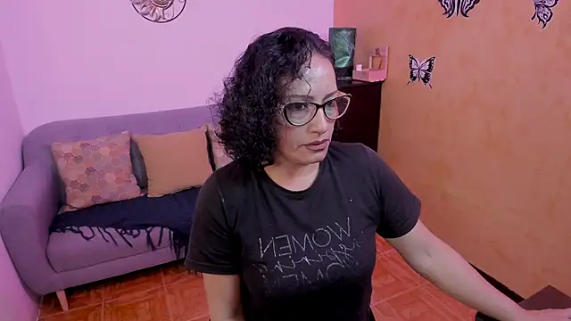 scarlet wet online show from January 10, 9:30 pm