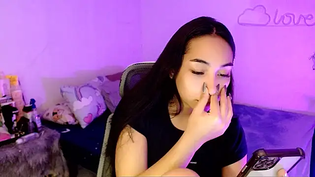 SweetLilly 18 online show from December 18, 3:45 am