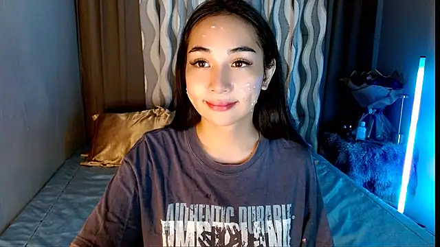 SweetLilly 18 online show from April 27, 2:31 am
