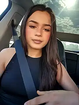 Snapshot of SophiaXJohn chatting on June 1, 9:27 pm SophiaXJohn online show from June 1, 9:27 pm