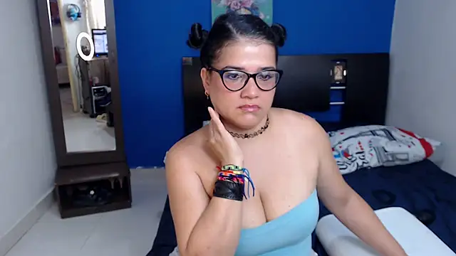 Snapshot of GlendaStarx chatting on May 8, 9:09 pm GlendaStarx online show from May 8, 9:09 pm