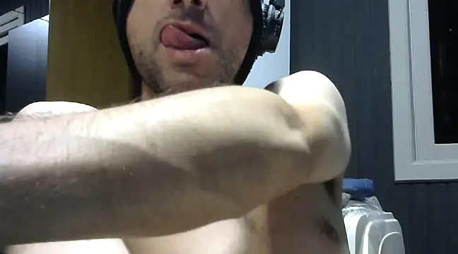 Snapshot of gauchors20 chatting on February 15, 3:20 am gauchors20 online show from February 15, 3:20 am