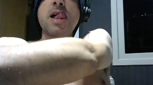 Snapshot of gauchors20 chatting on February 18, 2:38 am gauchors20 online show from February 18, 2:38 am