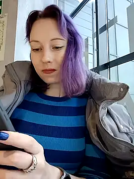 Snapshot of Frost_foxy chatting on December 7, 8:22 am Frost foxy online show from December 7, 8:22 am