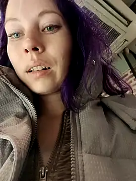 Snapshot of Frost_foxy chatting on December 22, 6:39 am Frost foxy online show from December 22, 6:39 am