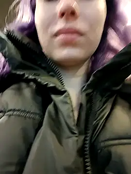 Snapshot of Frost_foxy chatting on February 12, 6:40 am Frost foxy online show from February 12, 6:40 am