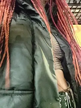 Snapshot of Frost_foxy chatting on October 31, 3:40 am Frost foxy online show from October 31, 3:40 am