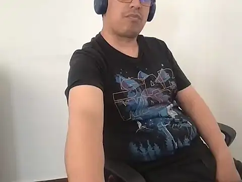 Snapshot of TheSantis chatting on March 10, 6:02 pm TheSantis online show from March 10, 6:02 pm