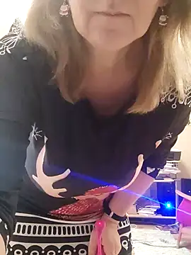 Snapshot of Elza01 chatting on December 6, 7:21 am Elza01 online show from December 6, 7:21 am