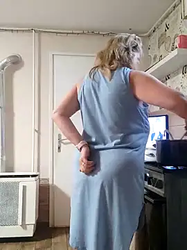 Snapshot of Elza01 chatting on October 1, 5:13 am Elza01 online show from October 1, 5:13 am