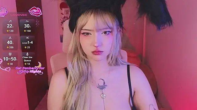 Snapshot of KuroChan420 chatting on November 3, 12:02 am KuroChan420 online show from November 3, 12:02 am