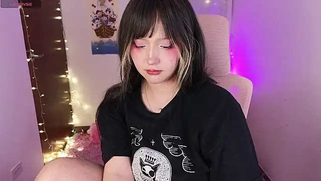 Snapshot of KuroChan420 chatting on December 3, 2:08 am KuroChan420 online show from December 3, 2:08 am