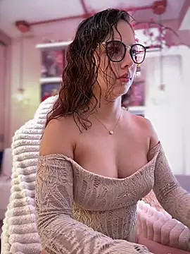 Zoe Bae online show from May 6, 12:08 am