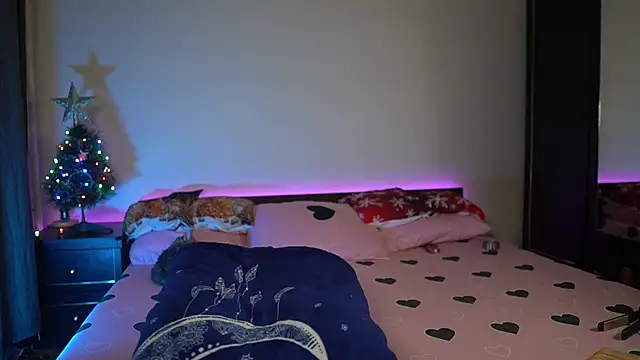 TiffanyPierce online show from December 19, 9:11 pm