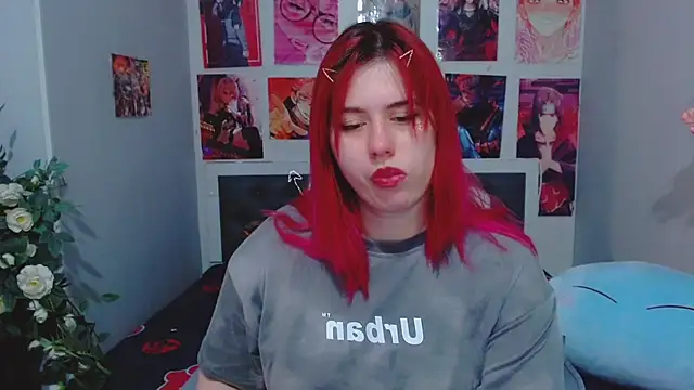 Snapshot of MikaMoonn chatting on December 22, 12:28 am MikaMoonn online show from December 22, 12:28 am