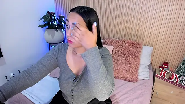 Snapshot of AMELIE_xx chatting on December 2, 1:24 pm AMELIE xx online show from December 2, 1:24 pm