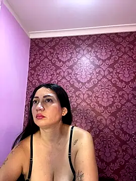 Snapshot of juliana_diaz chatting on November 5, 11:21 am juliana diaz online show from November 5, 11:21 am