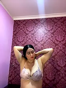 Snapshot of juliana_diaz chatting on November 12, 11:32 am juliana diaz online show from November 12, 11:32 am