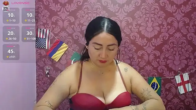Snapshot of juliana_diaz chatting on June 27, 1:17 pm juliana diaz online show from June 27, 1:17 pm