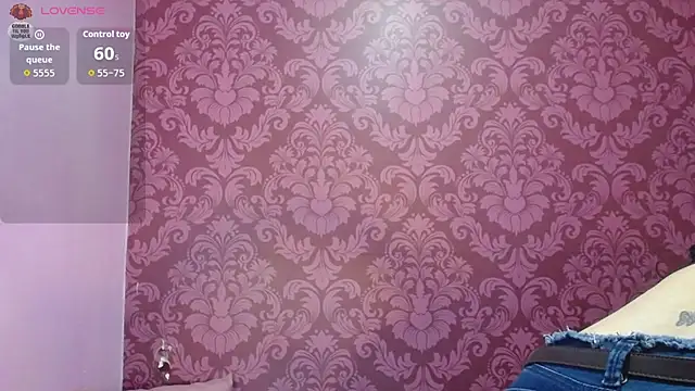 Snapshot of juliana_diaz chatting on July 27, 12:56 pm juliana diaz online show from July 27, 12:56 pm