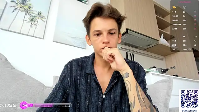 Snapshot of MiracleCam chatting on October 14, 12:55 am MiracleCam online show from October 14, 12:55 am