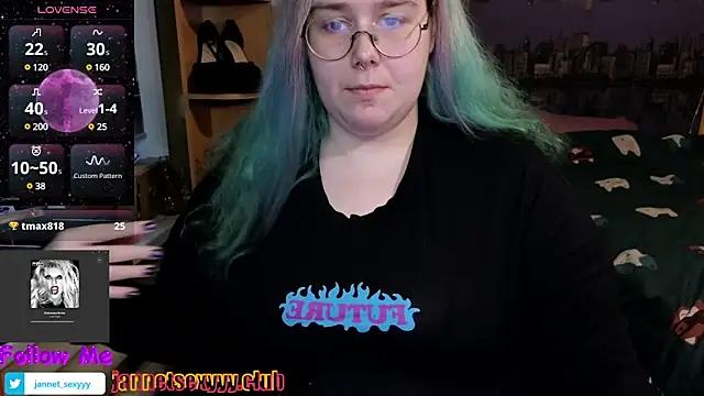 Snapshot of JannetPie chatting on December 9, 6:55 am JannetPie online show from December 9, 6:55 am