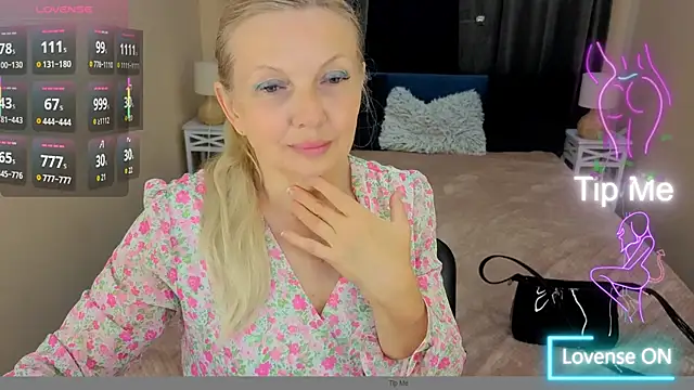 Abby Moore  online show from June 19, 6:40 am
