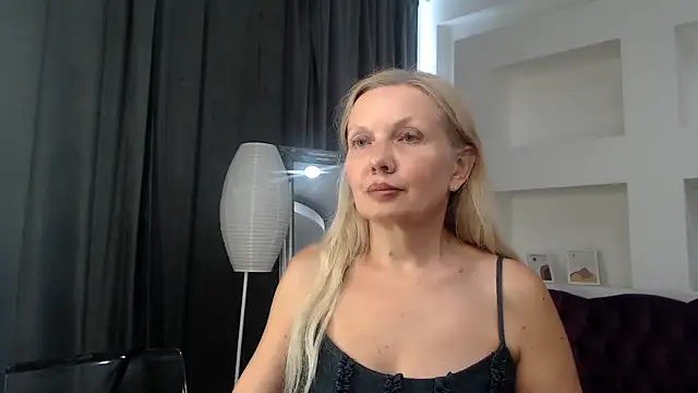 Abby Moore  online show from July 4, 12:11 pm