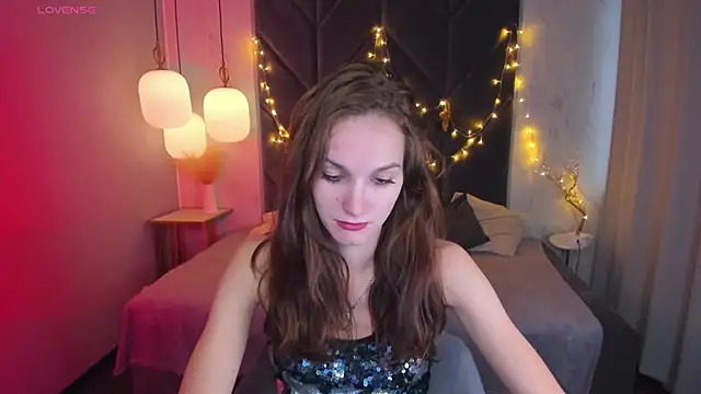 Snapshot of MirandaGlow chatting on December 27, 8:56 am MirandaGlow online show from December 27, 8:56 am