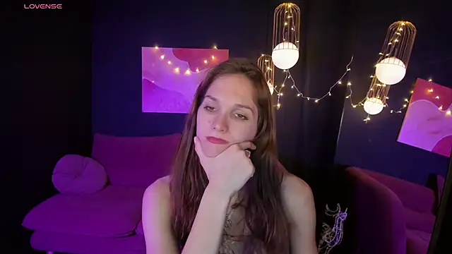 Snapshot of MirandaGlow chatting on January 13, 11:52 am MirandaGlow online show from January 13, 11:52 am