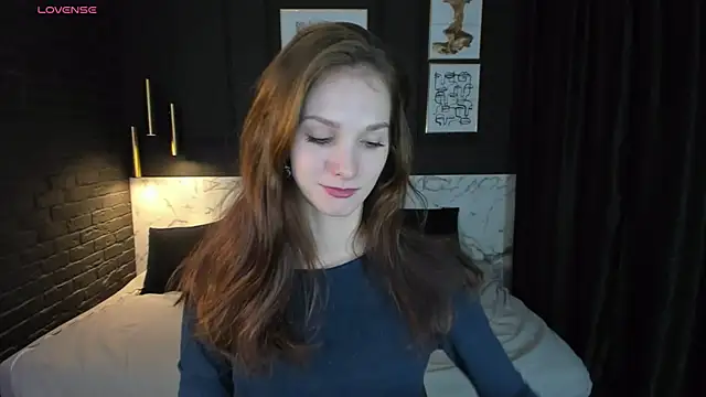 Snapshot of MirandaGlow chatting on January 28, 5:43 am MirandaGlow online show from January 28, 5:43 am