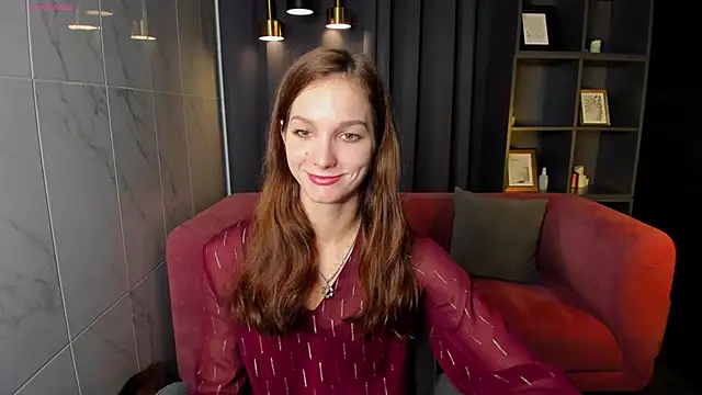 Snapshot of MirandaGlow chatting on December 18, 5:35 am MirandaGlow online show from December 18, 5:35 am