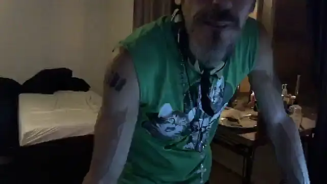 Snapshot of mycock2474u chatting on October 15, 7:52 am mycock2474u online show from October 15, 7:52 am