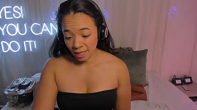 Snapshot of carolgaita chatting on February 1, 11:21 am carolgaita online show from February 1, 11:21 am