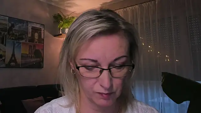 Snapshot of vanessa_chat chatting on December 11, 2:22 pm vanessa chat online show from December 11, 2:22 pm