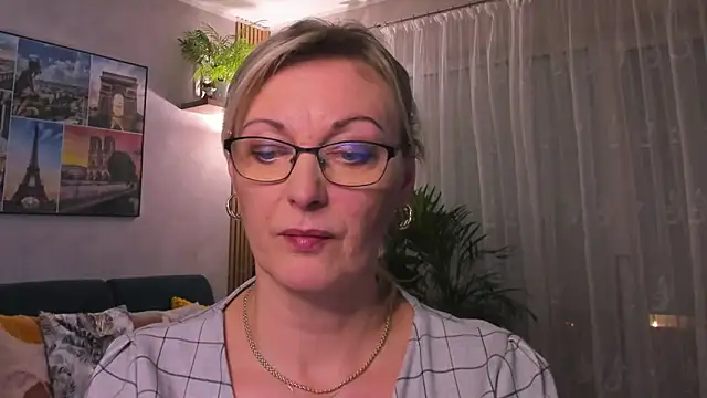 Snapshot of vanessa_chat chatting on February 9, 5:43 pm vanessa chat online show from February 9, 5:43 pm