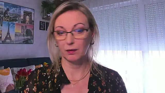 Snapshot of vanessa_chat chatting on February 18, 2:27 pm vanessa chat online show from February 18, 2:27 pm