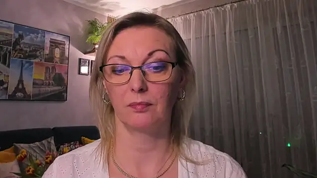 Snapshot of vanessa_chat chatting on March 17, 5:49 pm vanessa chat online show from March 17, 5:49 pm