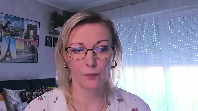 Snapshot of vanessa_chat chatting on March 18, 2:15 pm vanessa chat online show from March 18, 2:15 pm
