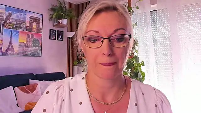 Snapshot of vanessa_chat chatting on September 12, 6:35 am vanessa chat online show from September 12, 6:35 am