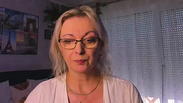 Snapshot of vanessa_chat chatting on September 17, 1:24 pm vanessa chat online show from September 17, 1:24 pm