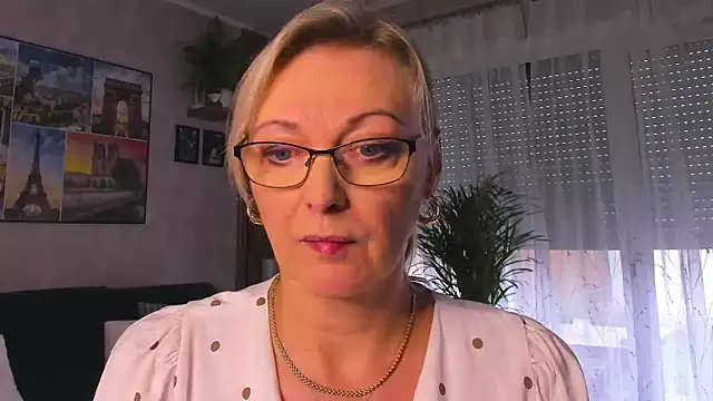 vanessa chat online show from October 28, 2:20 pm