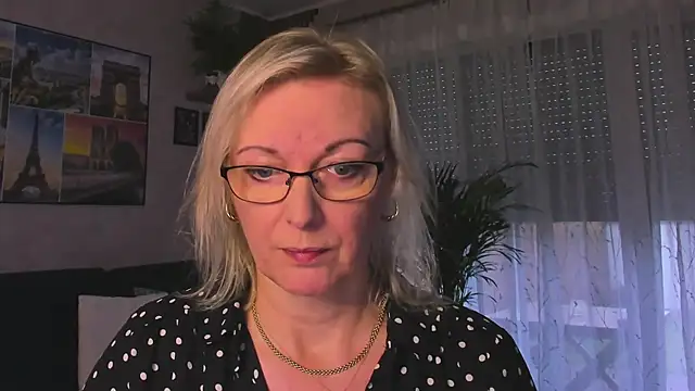 vanessa chat online show from December 14, 2:11 pm