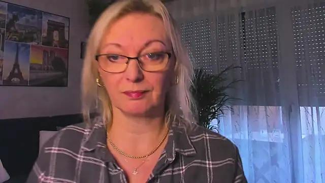 vanessa chat online show from December 16, 2:22 pm