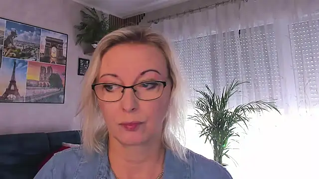 vanessa chat online show from July 8, 1:15 pm