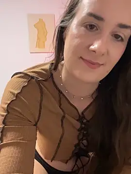 Snapshot of EllaMae chatting on January 3, 7:07 pm EllaMae online show from January 3, 7:07 pm