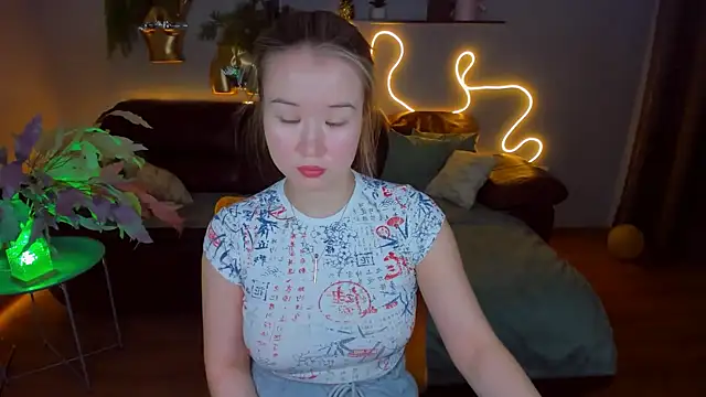 Snapshot of PollyOcean chatting on January 6, 10:57 am PollyOcean online show from January 6, 10:57 am