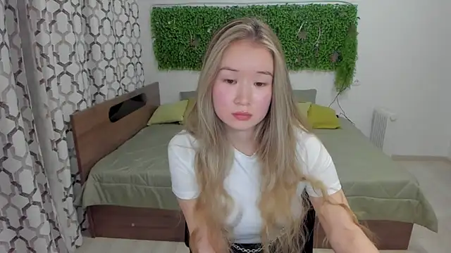 Snapshot of PollyOcean chatting on February 7, 12:17 pm PollyOcean online show from February 7, 12:17 pm